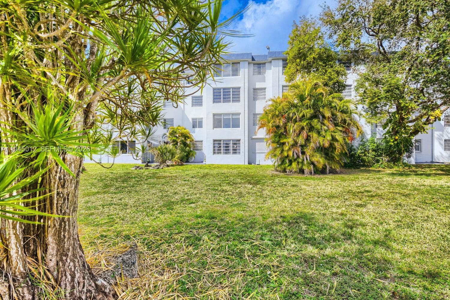441 NE 195th St # 205, Miami FL 33179 — 14