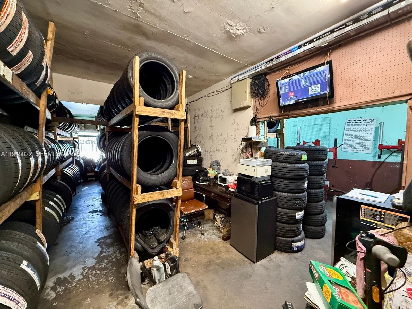 4190 E 4th Ave, Hialeah FL 33013 — 17