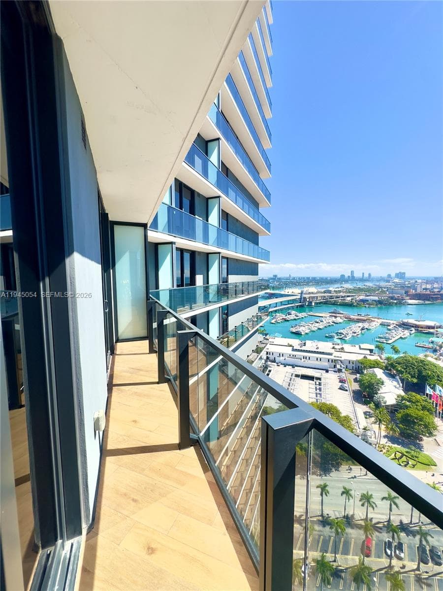 398 NE 5th St # 2114, Miami FL 33132 — 3