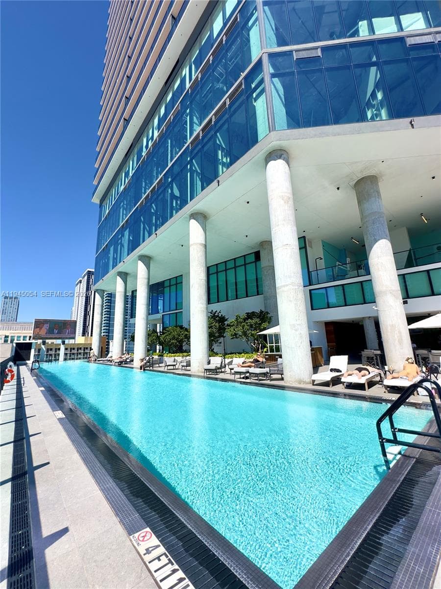 398 NE 5th St # 2114, Miami FL 33132 — 24