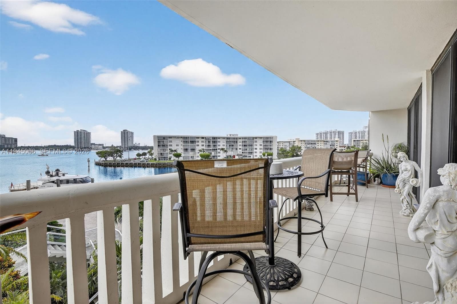1000 Island Blvd # 312, Aventura FL 33160 — 4