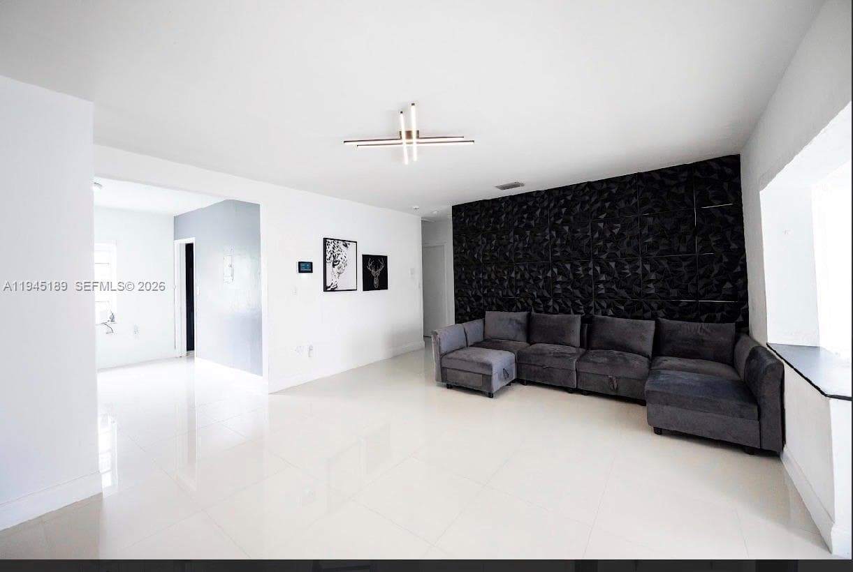 3135 NW 18th St, Miami FL 33125 — 6