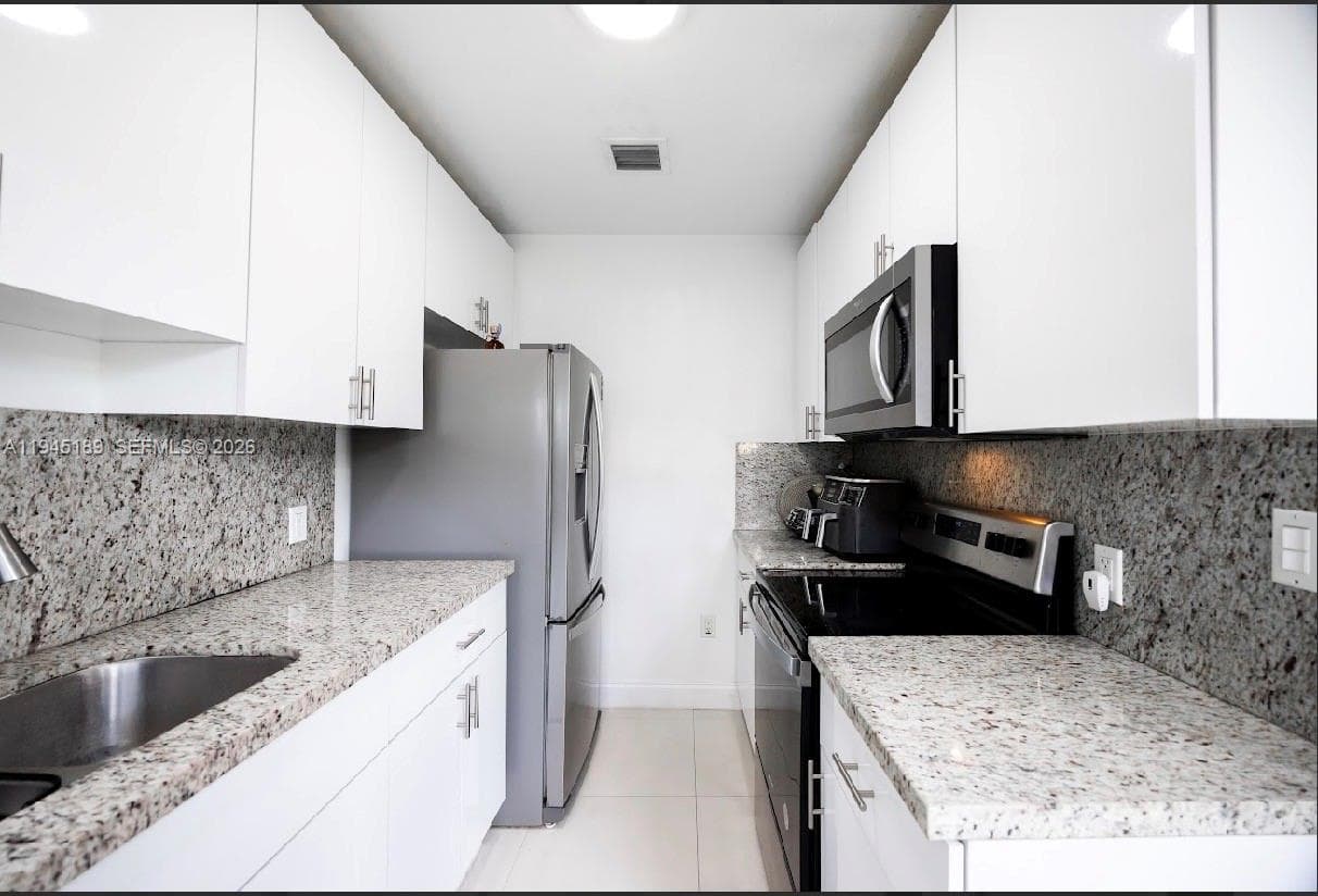 3135 NW 18th St, Miami FL 33125 — 12