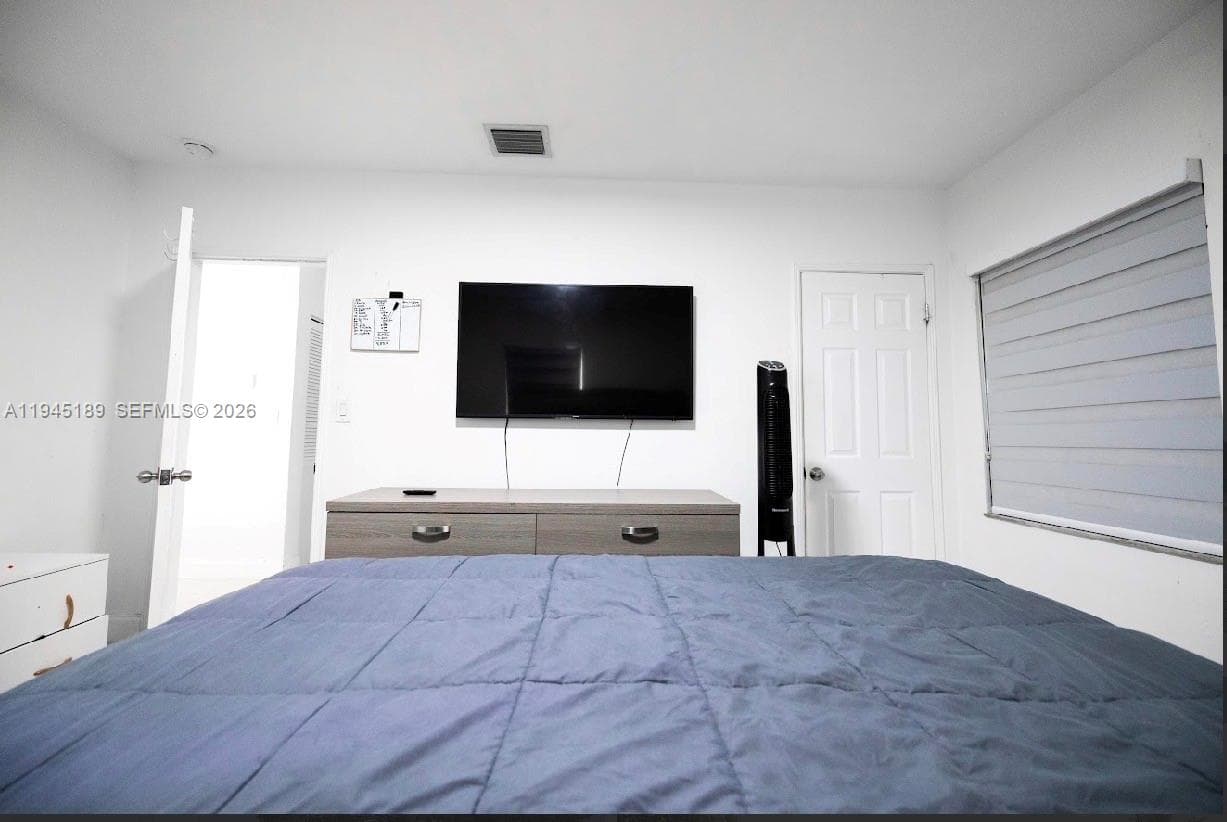 3135 NW 18th St, Miami FL 33125 — 20