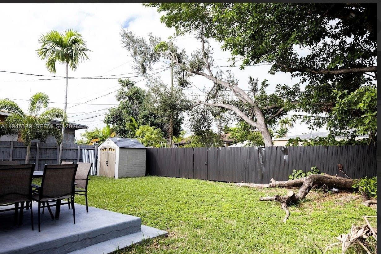 3135 NW 18th St, Miami FL 33125 — 18