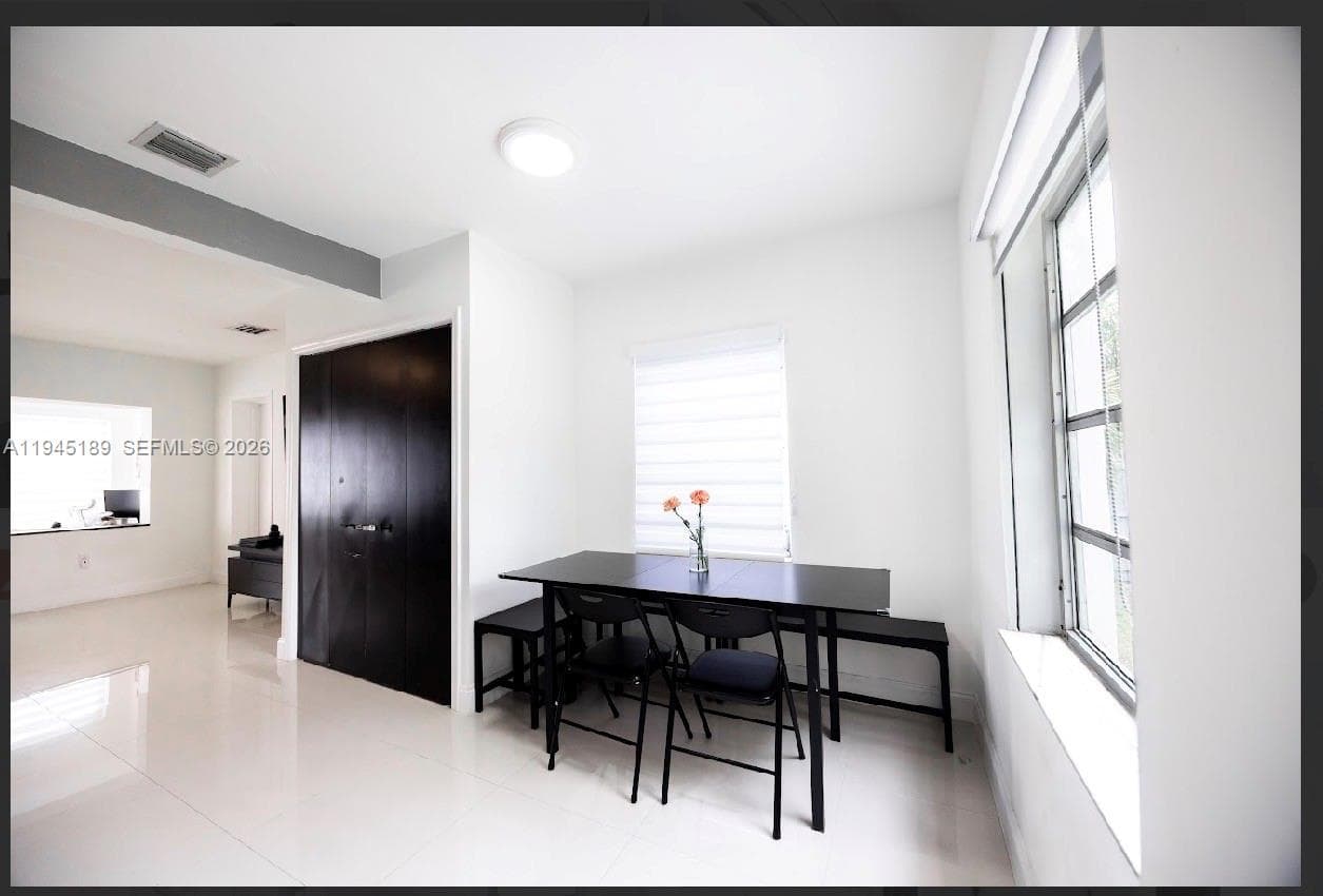 3135 NW 18th St, Miami FL 33125 — 8