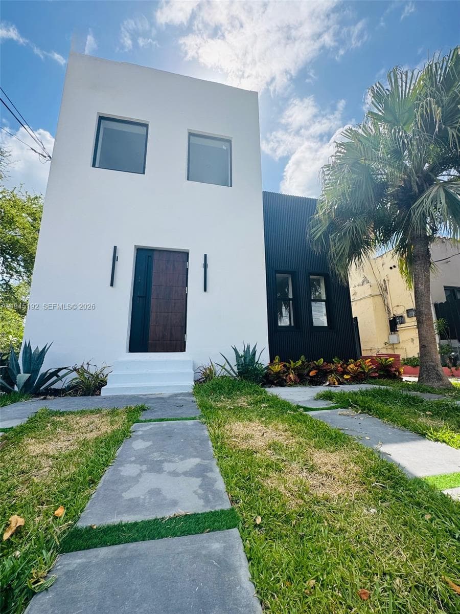 905 SW 13th Ct, Miami FL 33135 — 2