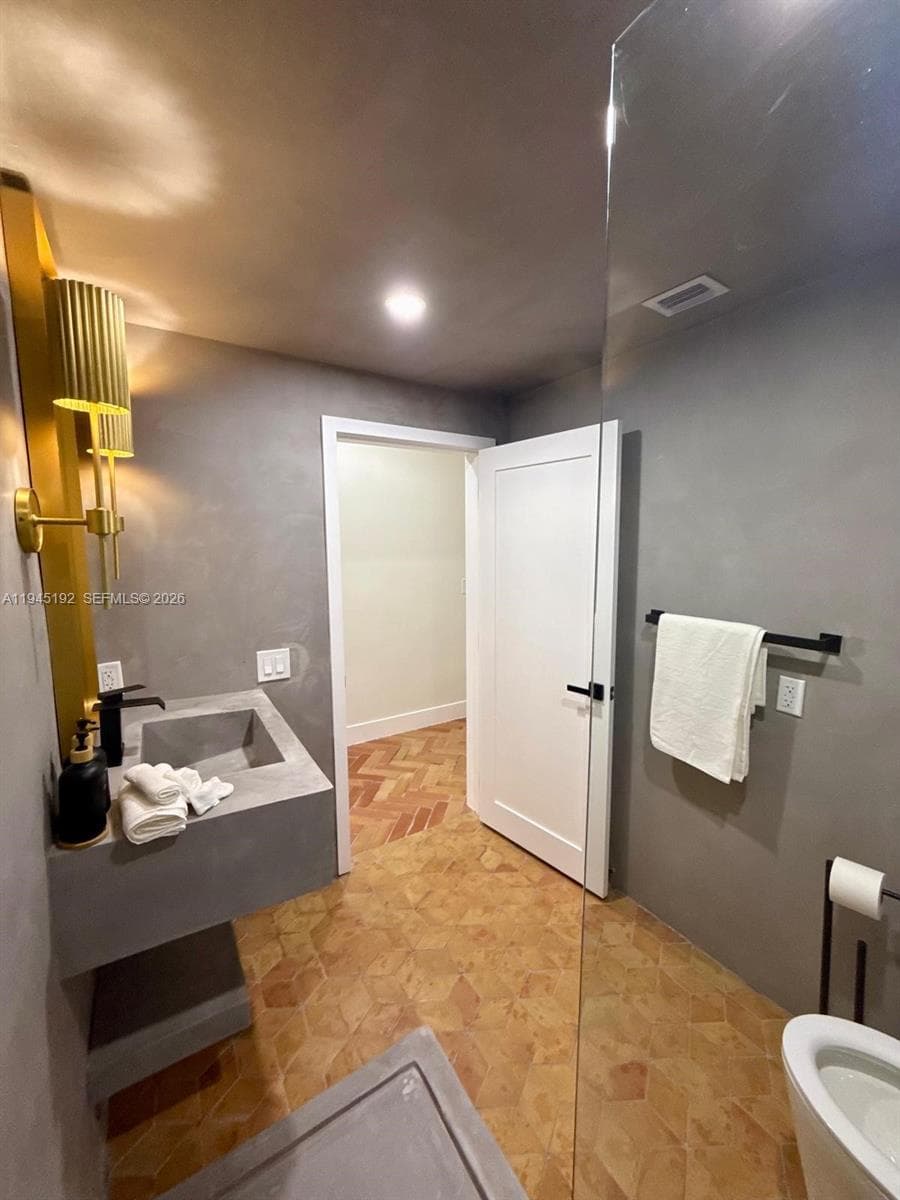 905 SW 13th Ct, Miami FL 33135 — 16