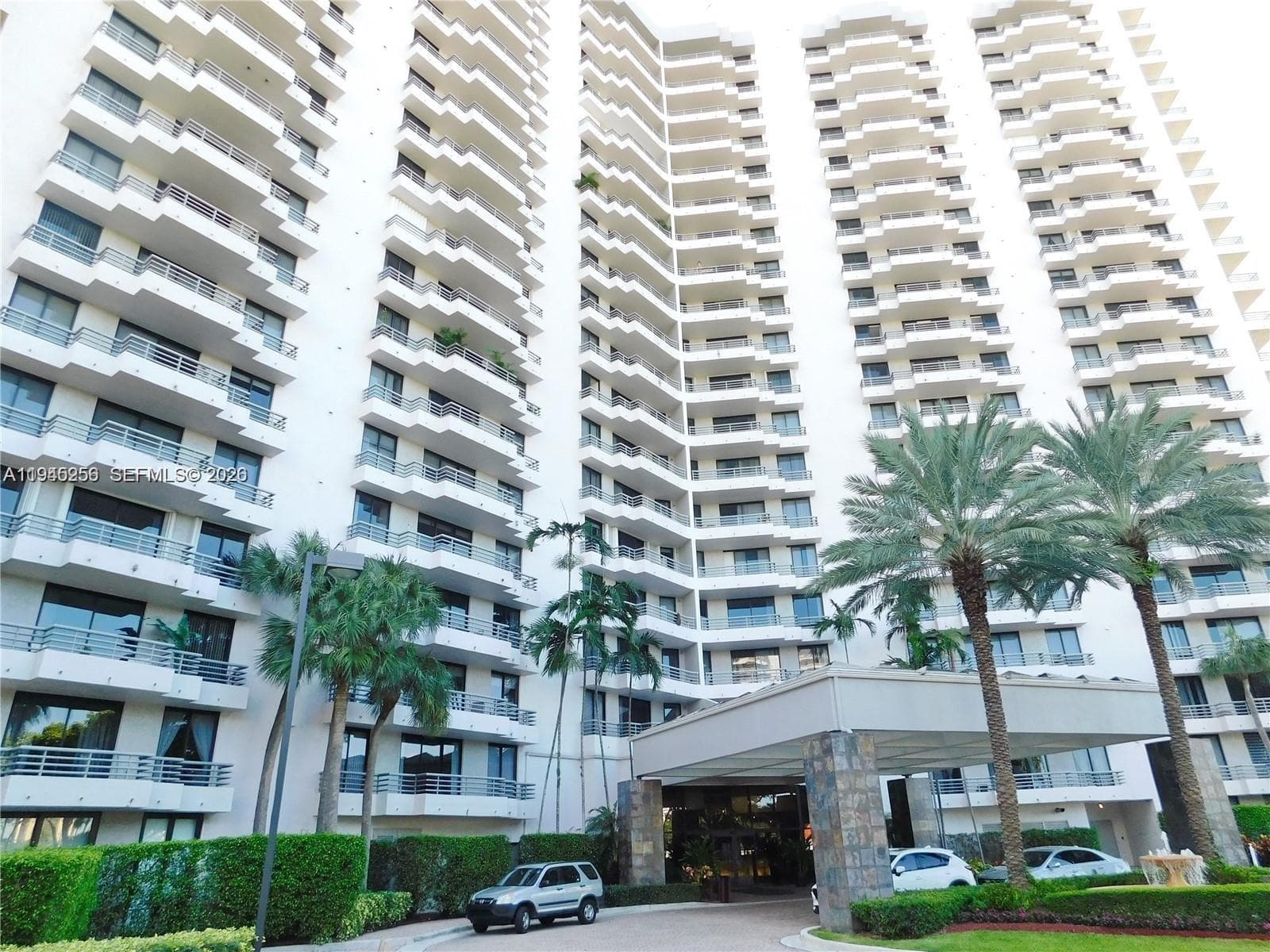 3300 NE 191 St # 1002, Aventura FL 33180 — 2