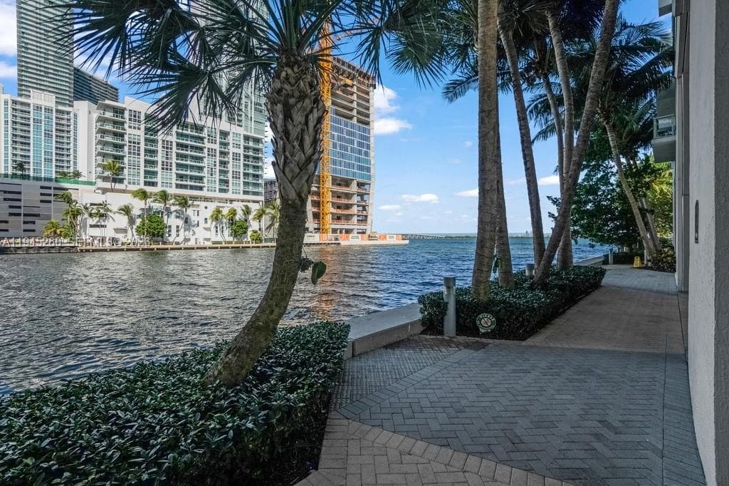 601 NE 27th St # 1505, Miami FL 33137 — 42