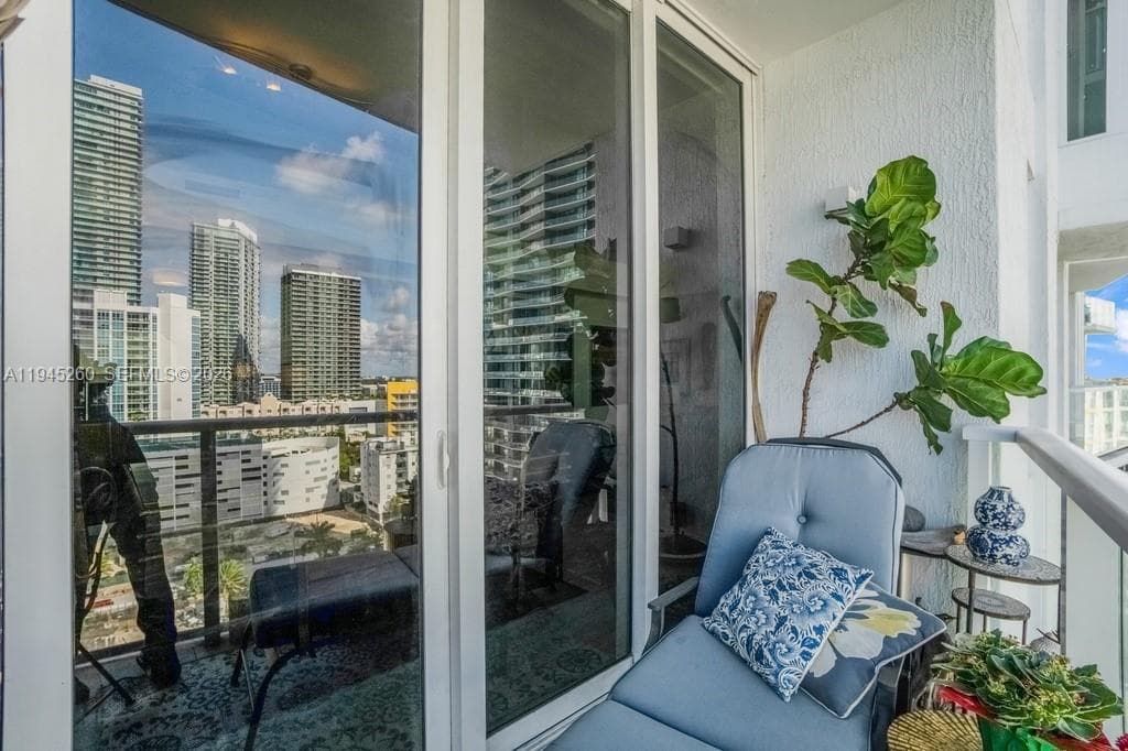 601 NE 27th St # 1505, Miami FL 33137 — 24