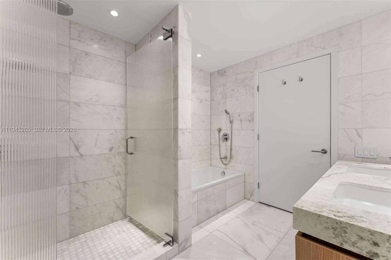 500 Alton Rd # 2105, Miami Beach FL 33139 — 17