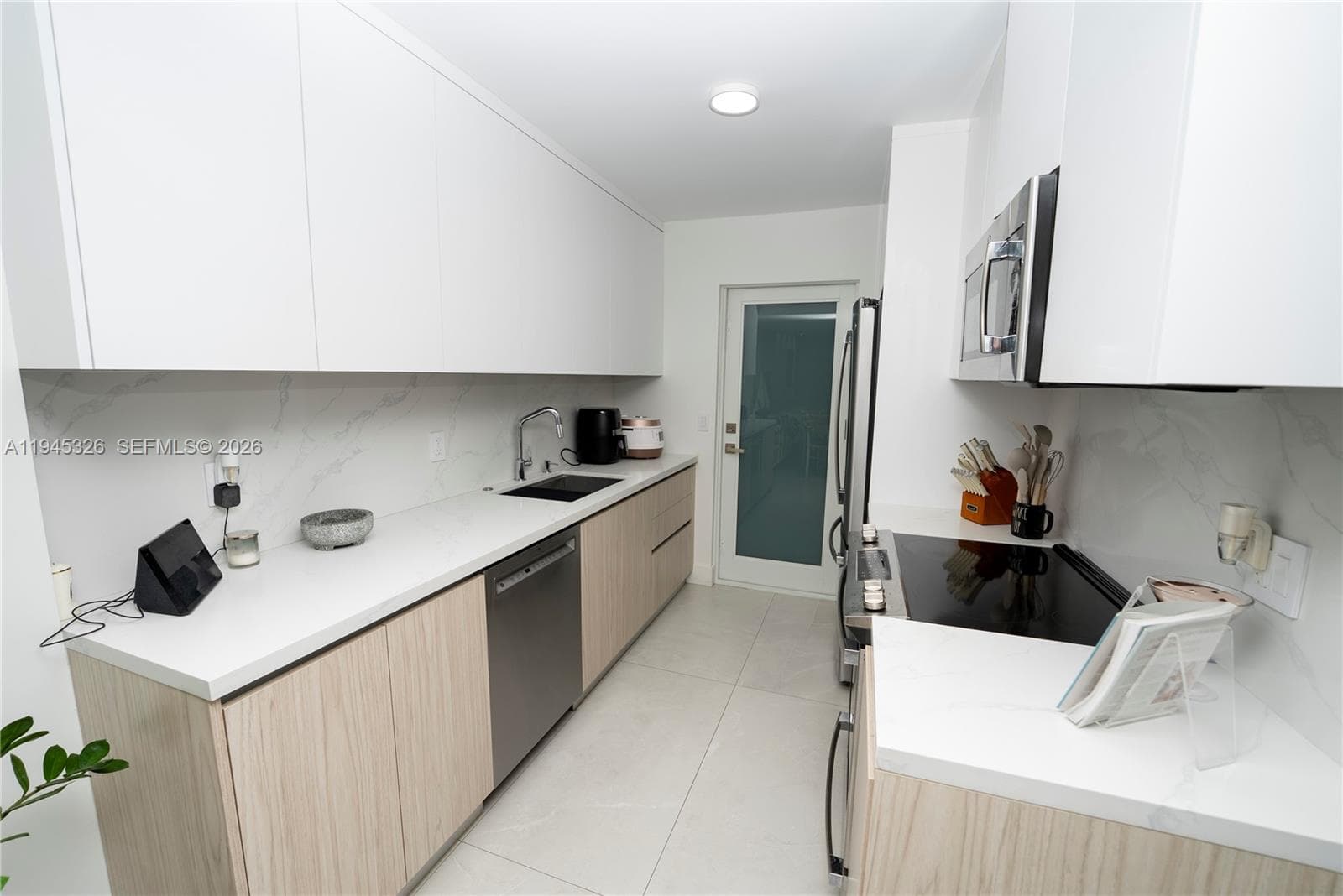 881 Ocean Dr, Key Biscayne FL 33149 — 19