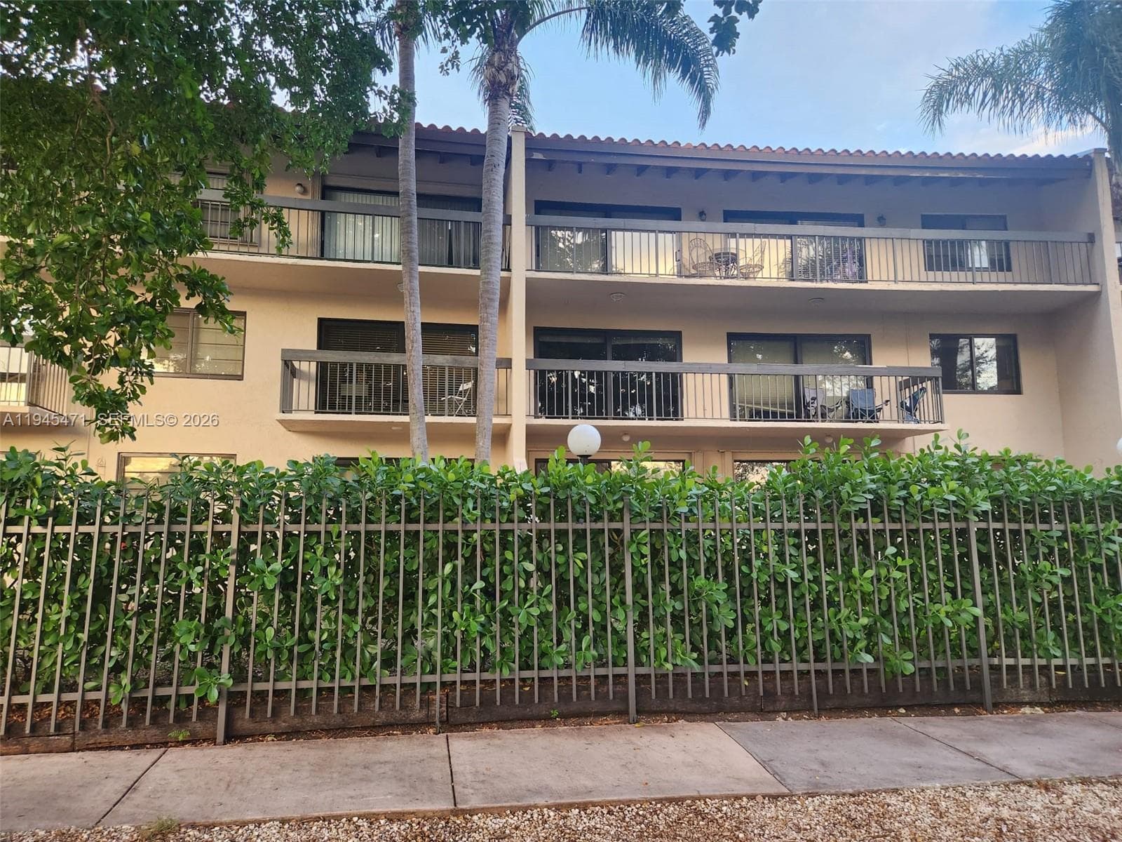 5201 Orduna Dr # 14, Coral Gables FL 33146 — 36