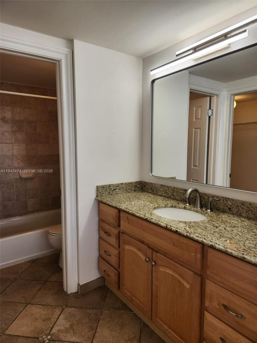 5201 Orduna Dr # 14, Coral Gables FL 33146 — 32