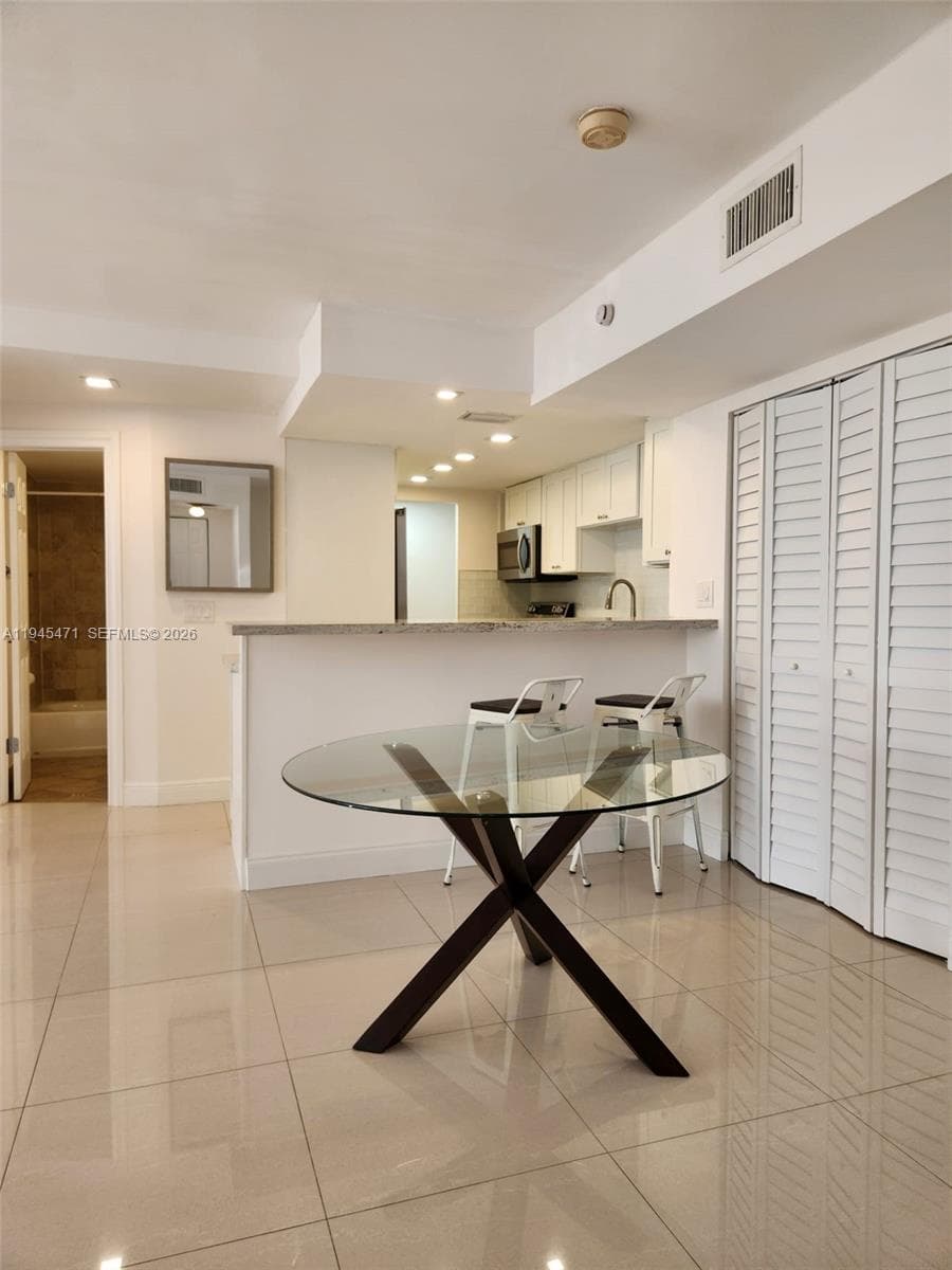 5201 Orduna Dr # 14, Coral Gables FL 33146 — 20