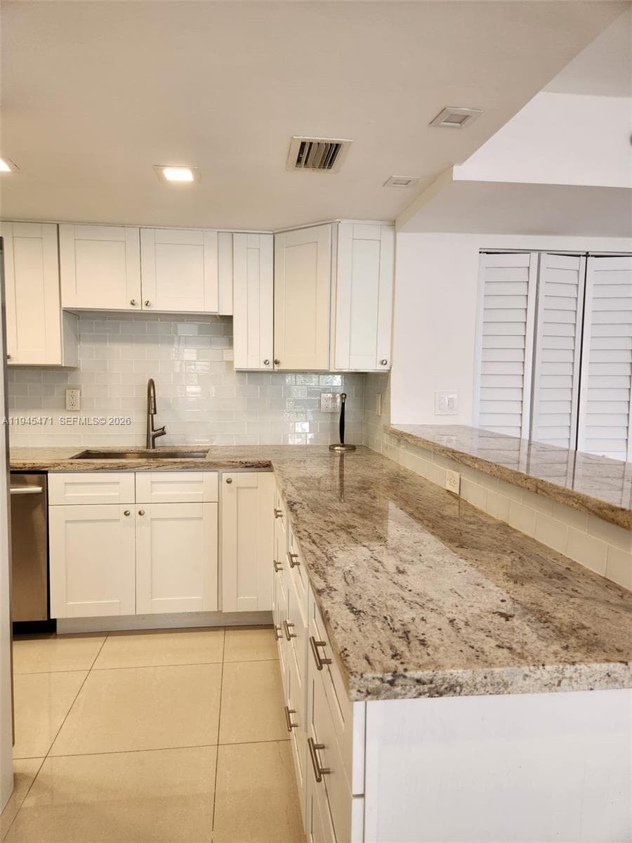 5201 Orduna Dr # 14, Coral Gables FL 33146 — 29