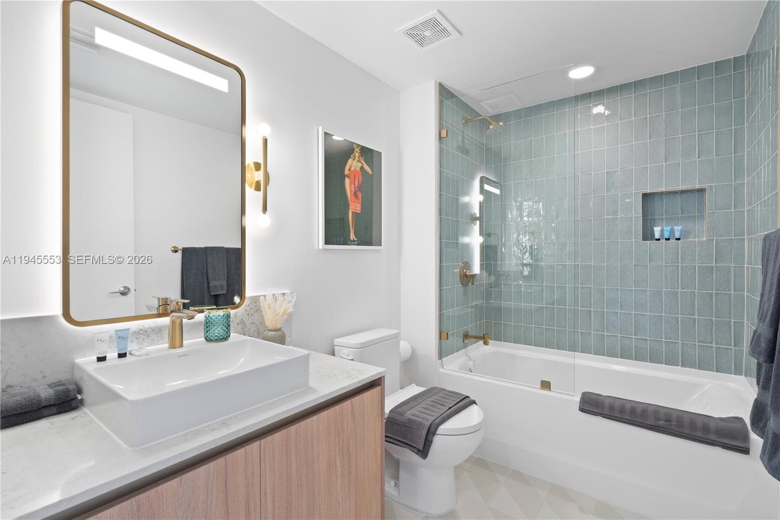 159 NE 6th St # 2415, Miami FL 33132 — 10