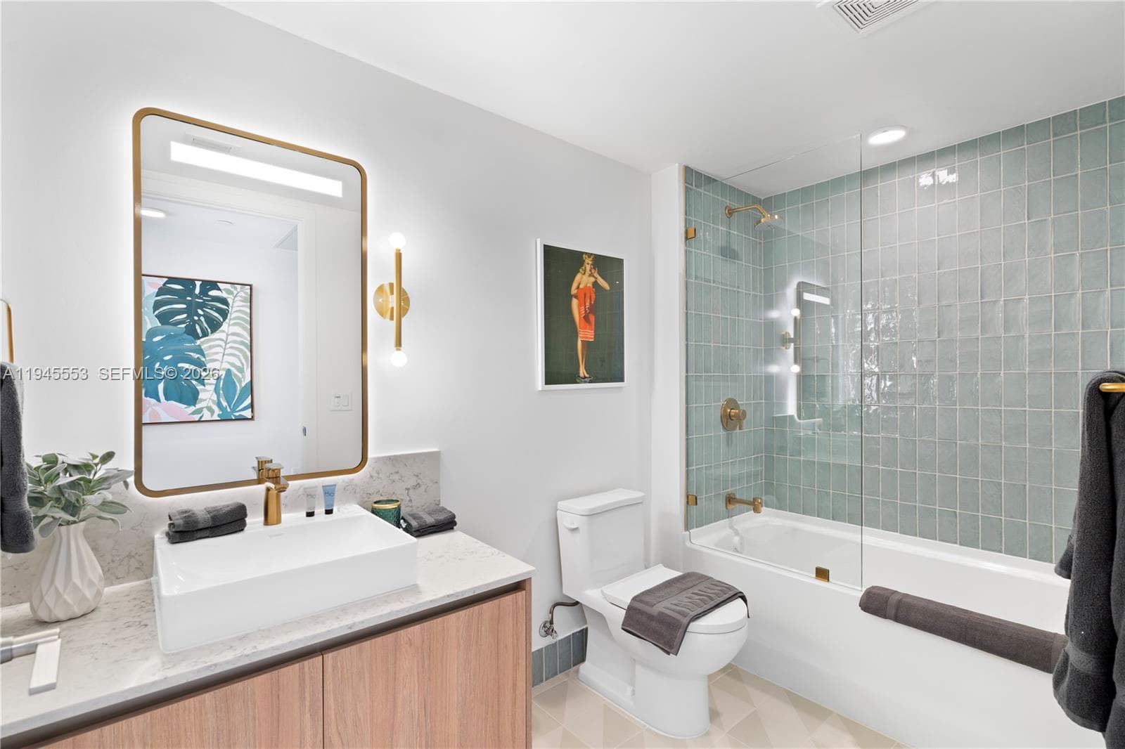 159 NE 6th St # 2415, Miami FL 33132 — 19