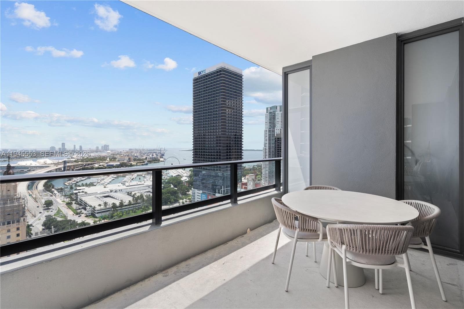 159 NE 6th St # 2415, Miami FL 33132 — 39