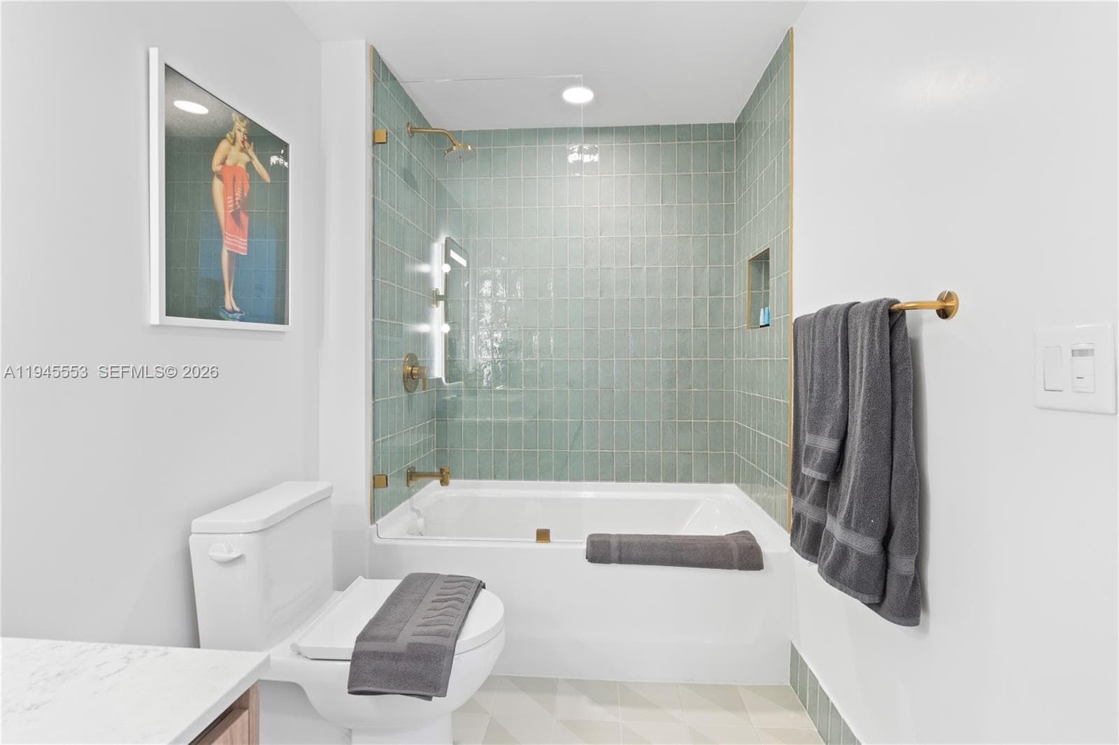 159 NE 6th St # 2415, Miami FL 33132 — 21