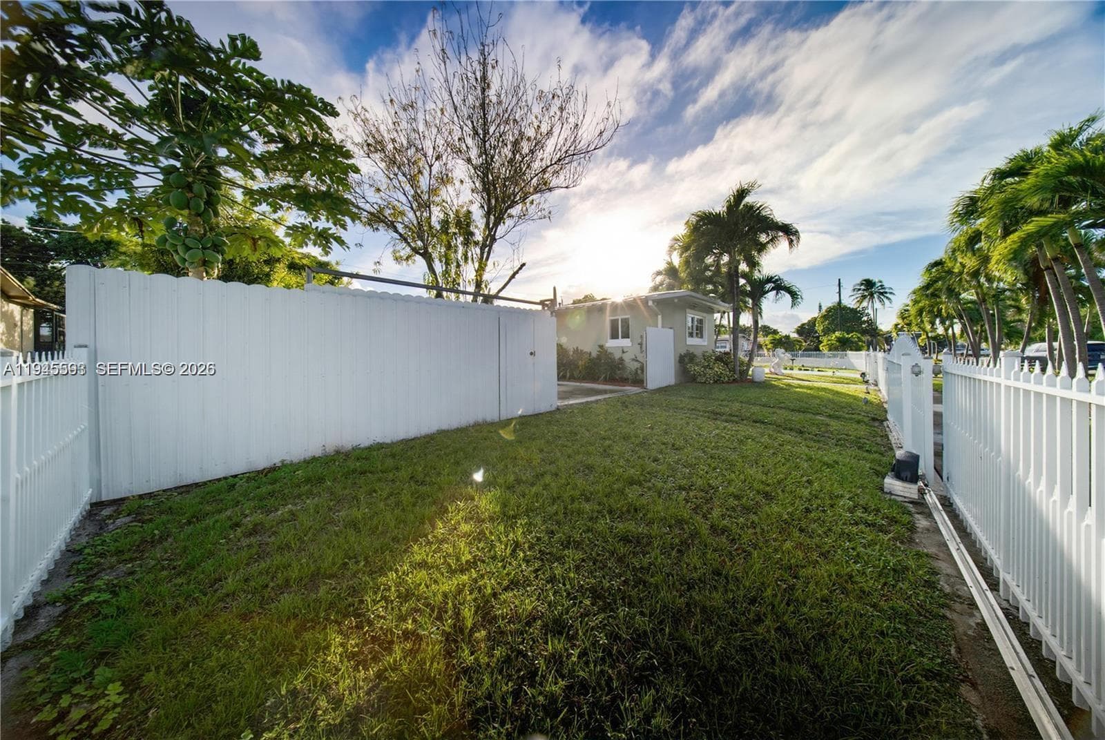 300 NE 175th St, North Miami Beach FL 33162 — 23