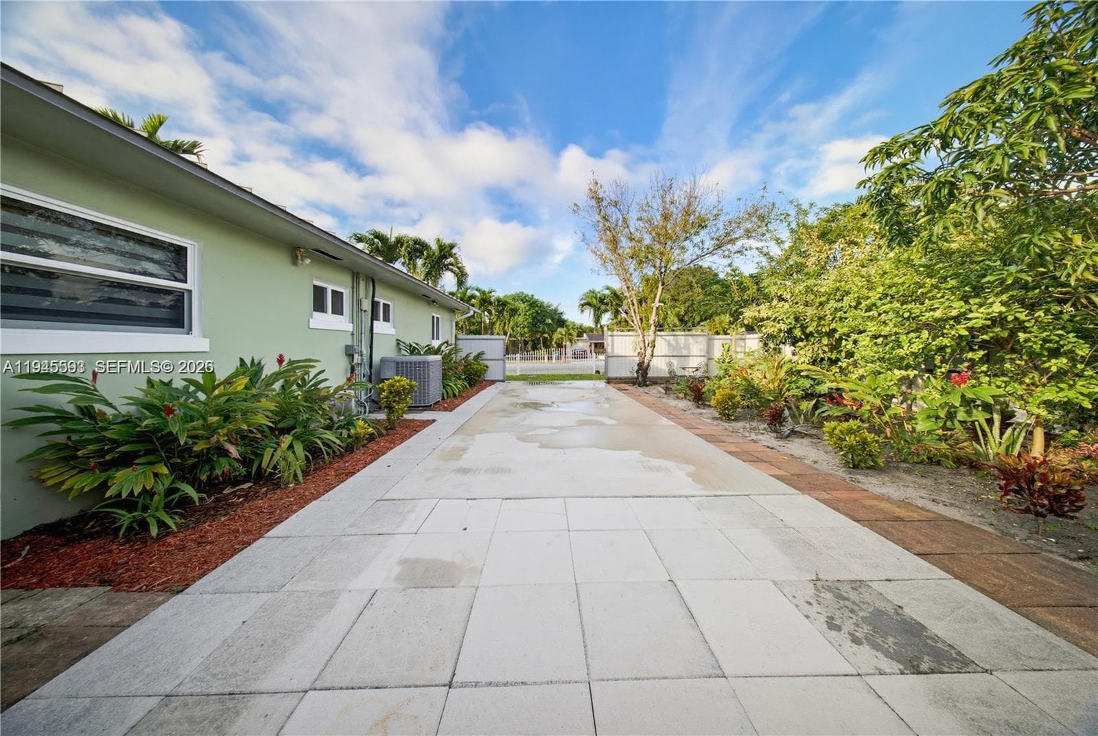 300 NE 175th St, North Miami Beach FL 33162 — 26