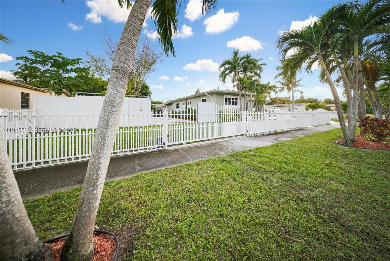 300 NE 175th St, North Miami Beach FL 33162 — 36