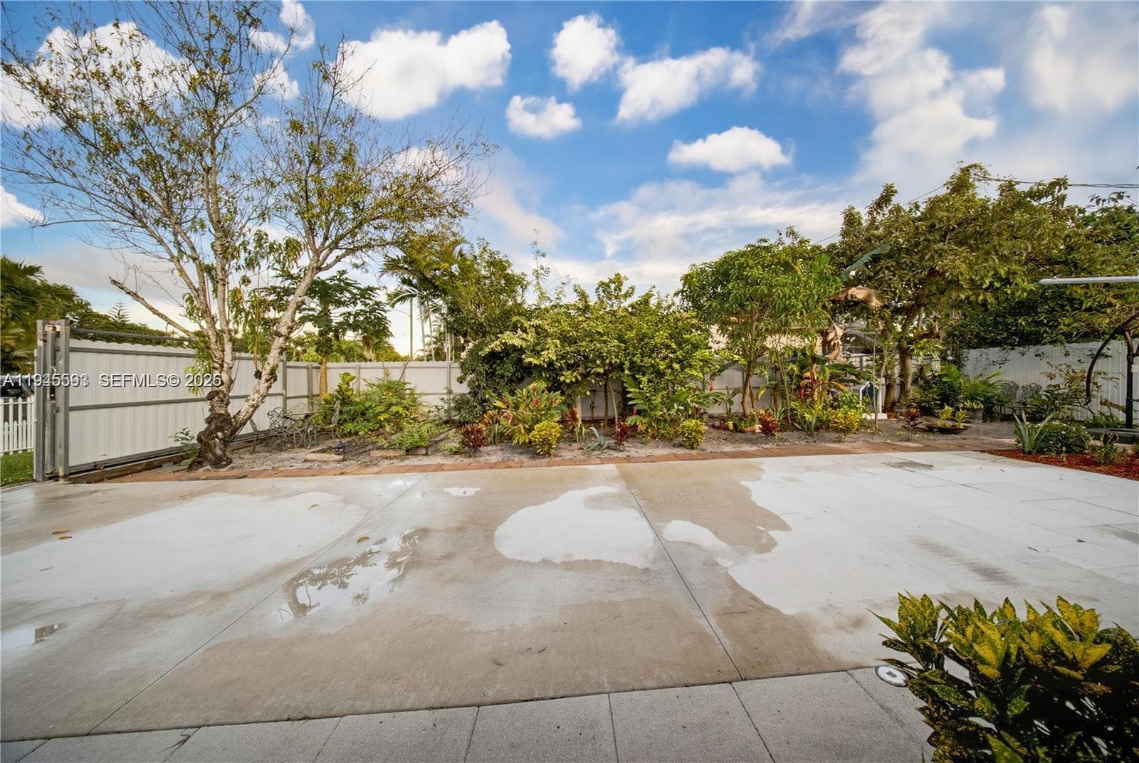 300 NE 175th St, North Miami Beach FL 33162 — 28