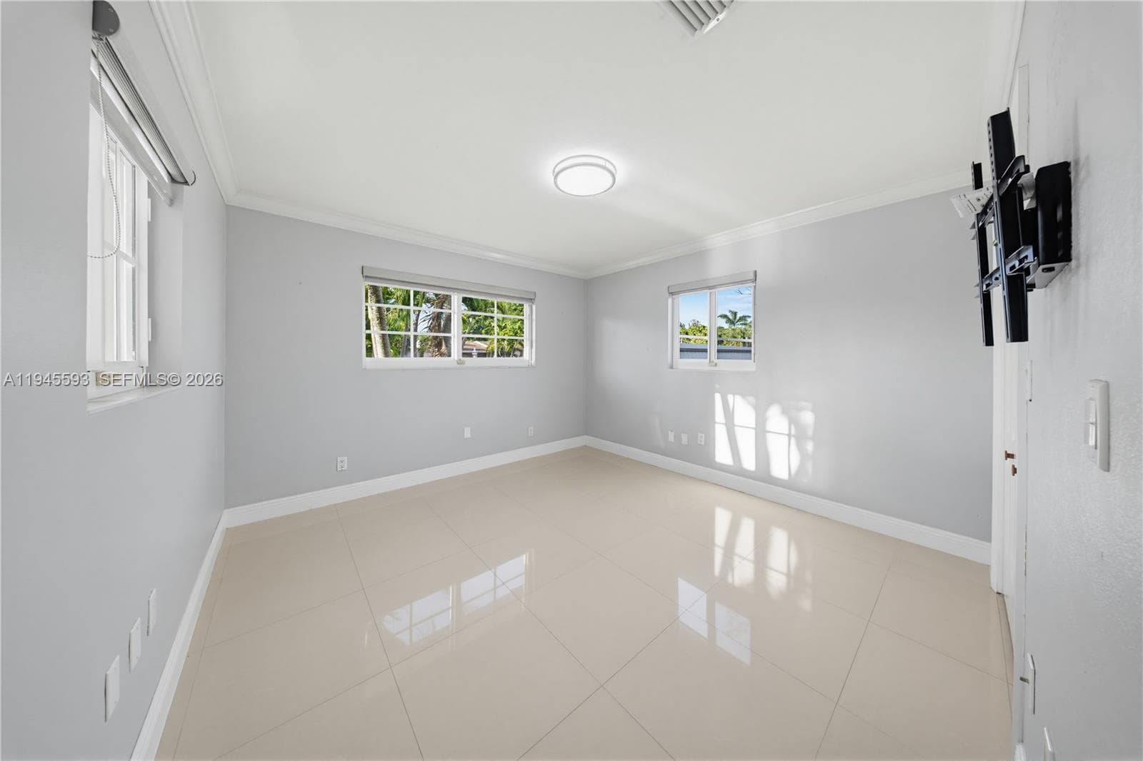 300 NE 175th St, North Miami Beach FL 33162 — 14