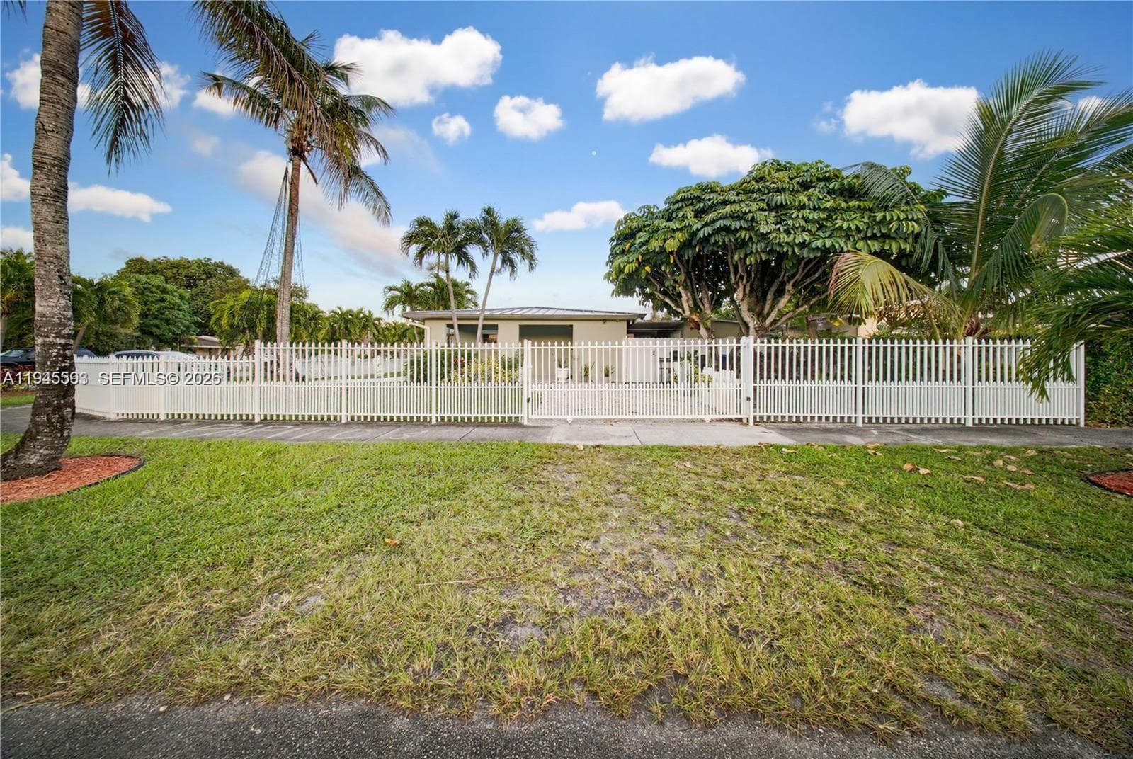 300 NE 175th St, North Miami Beach FL 33162 — 4