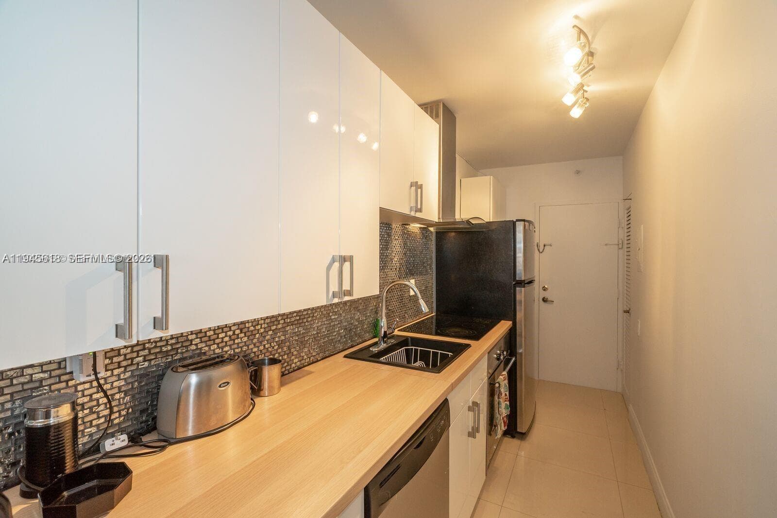 100 Lincoln Rd # 503, Miami Beach FL 33139 — 18