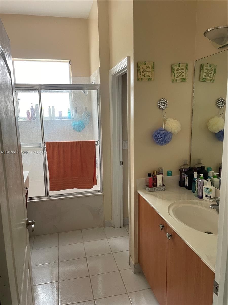 3725 NE 11th St, Homestead FL 33033 — 24