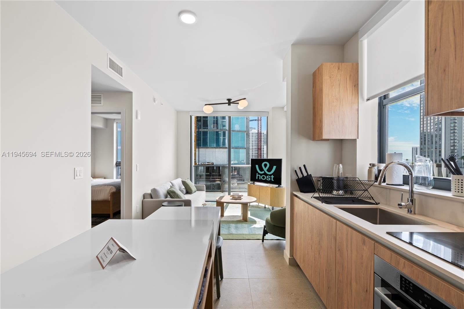 11 NE 6th St # 1601, Miami FL 33132 — 16