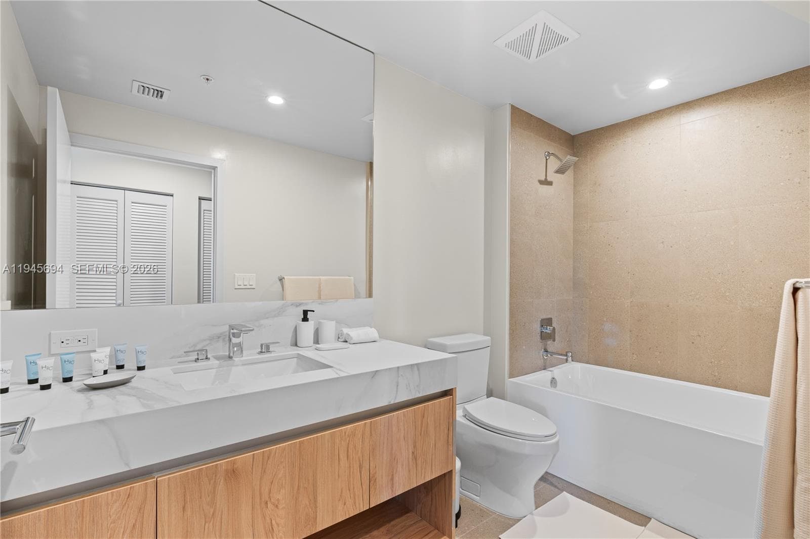11 NE 6th St # 1601, Miami FL 33132 — 12