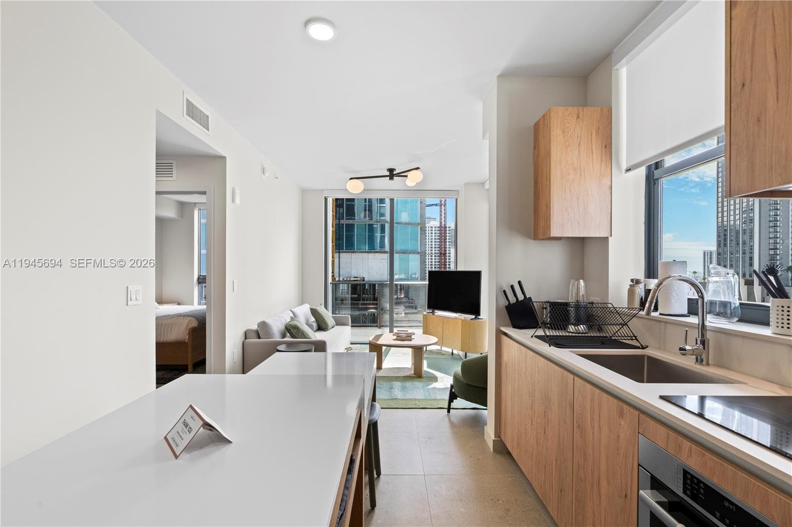11 NE 6th St # 1601, Miami FL 33132 — 1