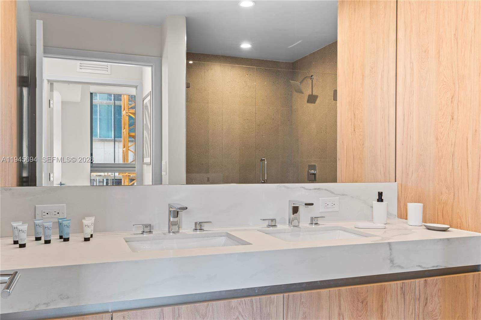 11 NE 6th St # 1601, Miami FL 33132 — 28