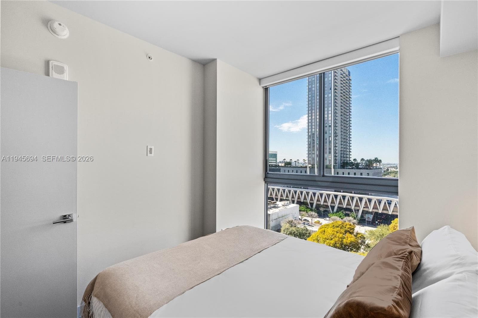 11 NE 6th St # 1601, Miami FL 33132 — 9