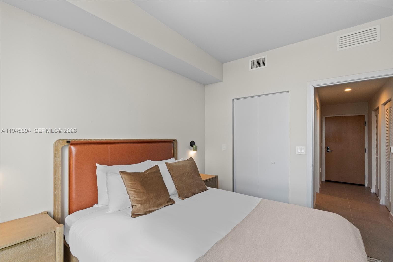 11 NE 6th St # 1601, Miami FL 33132 — 10