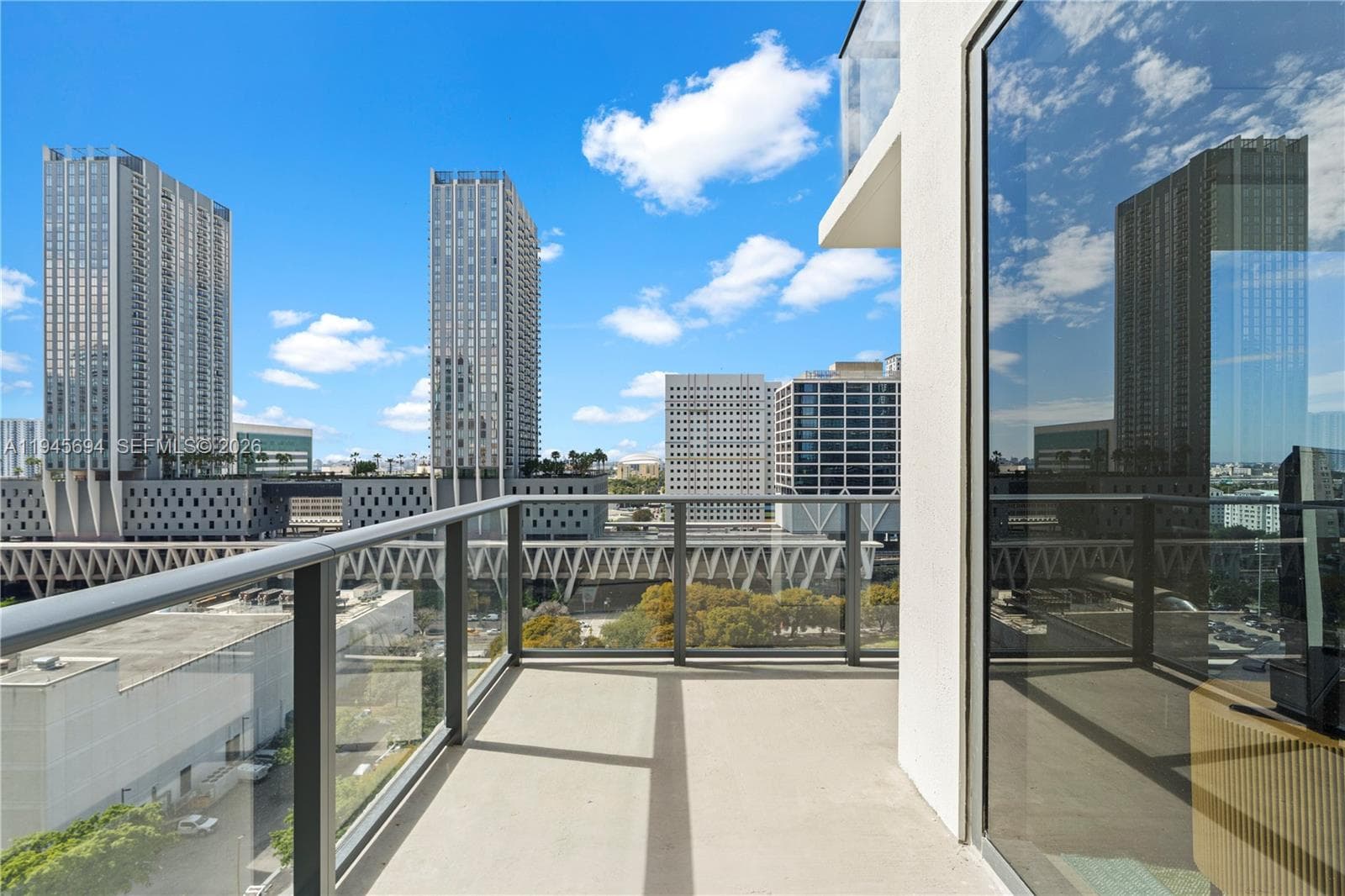 11 NE 6th St # 1601, Miami FL 33132 — 33