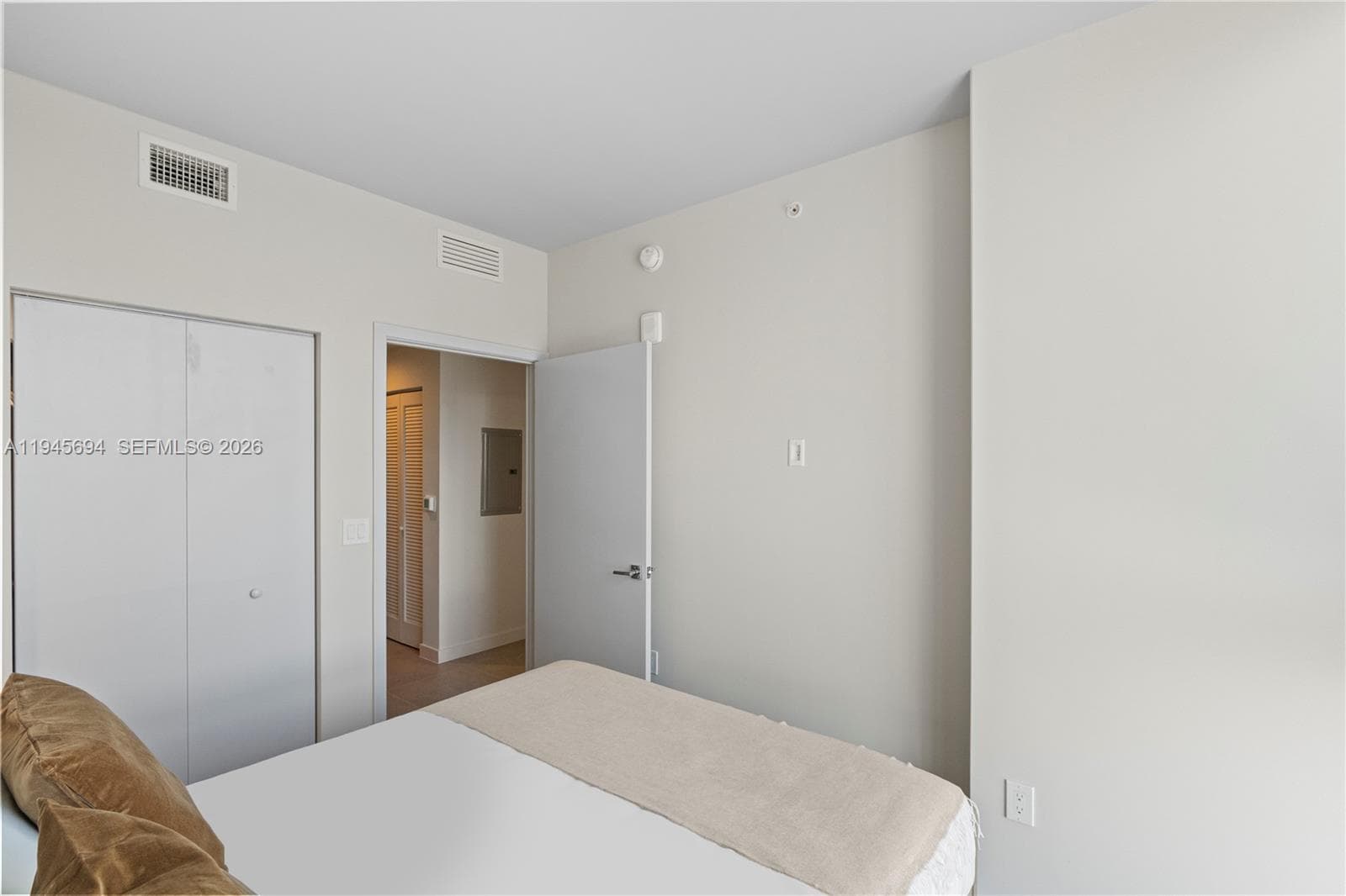 11 NE 6th St # 1601, Miami FL 33132 — 11
