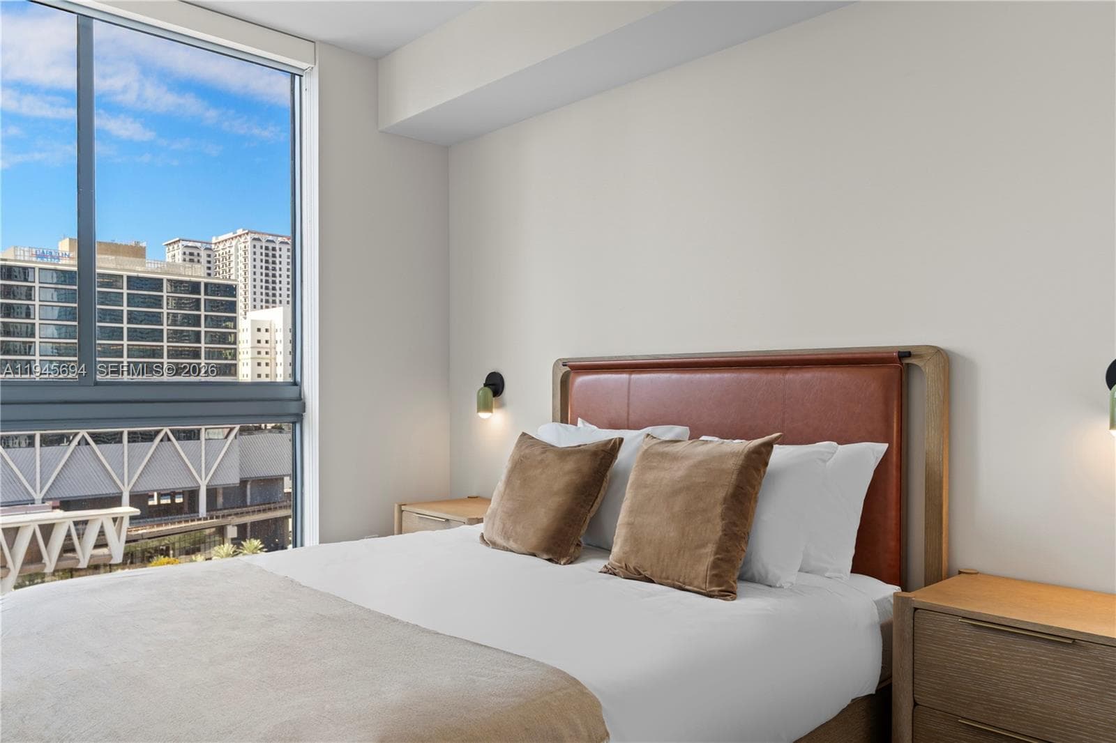 11 NE 6th St # 1601, Miami FL 33132 — 25