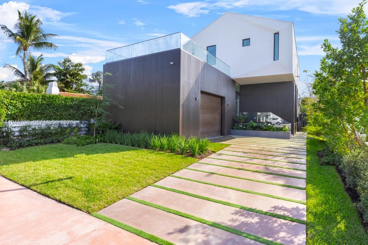 536 W 51st St, Miami Beach FL 33140 — 2