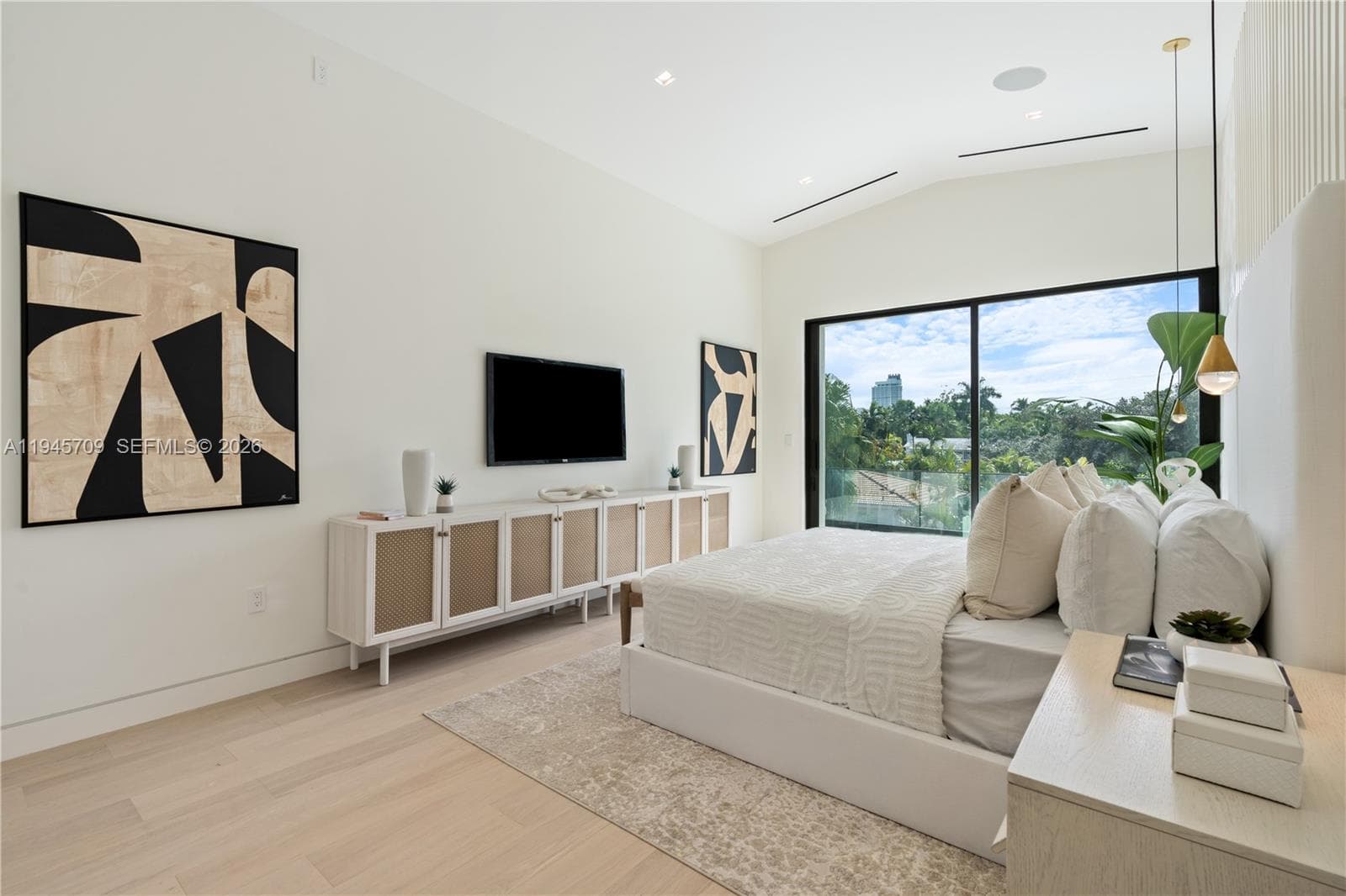 536 W 51st St, Miami Beach FL 33140 — 17