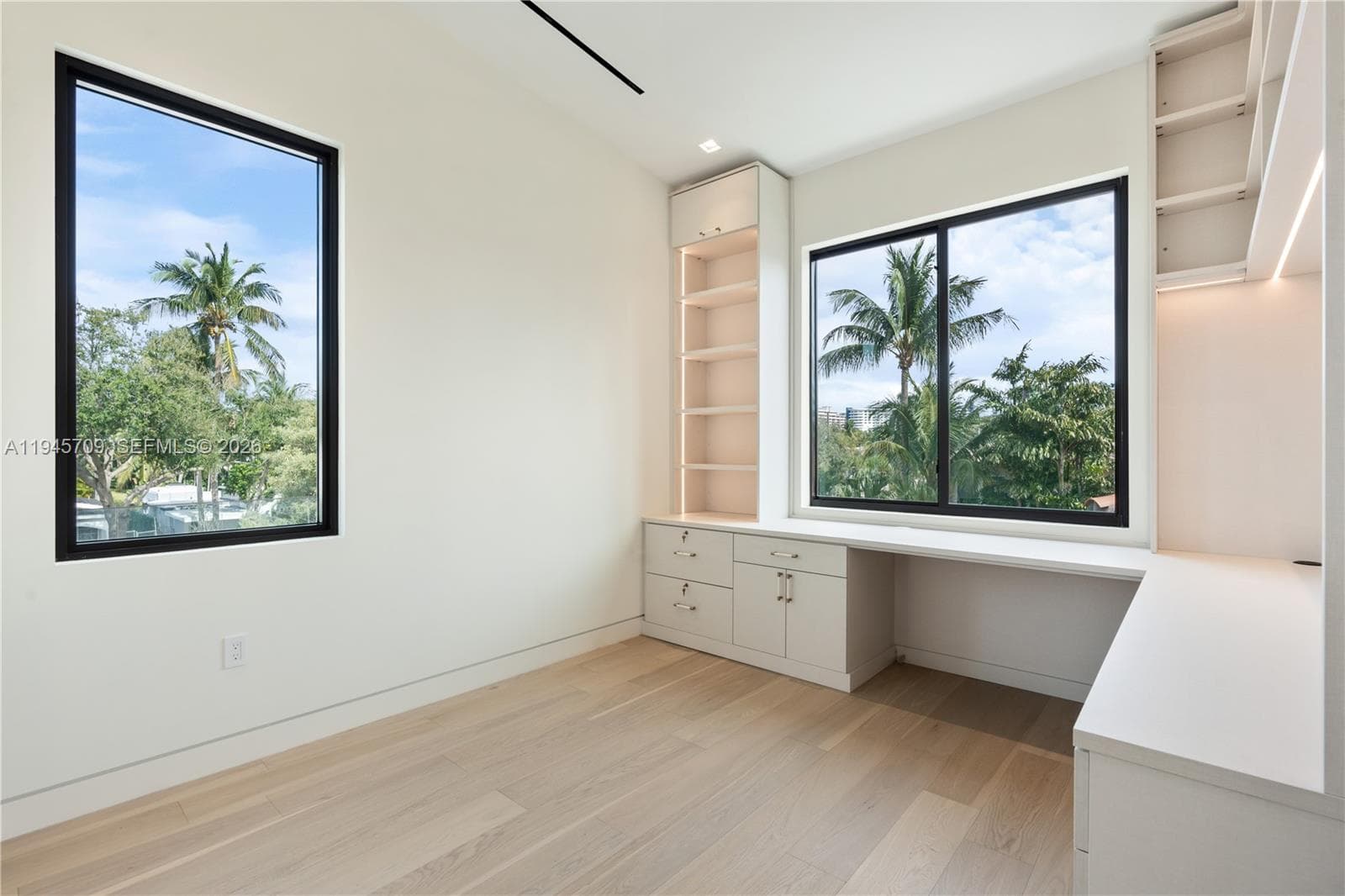 536 W 51st St, Miami Beach FL 33140 — 26