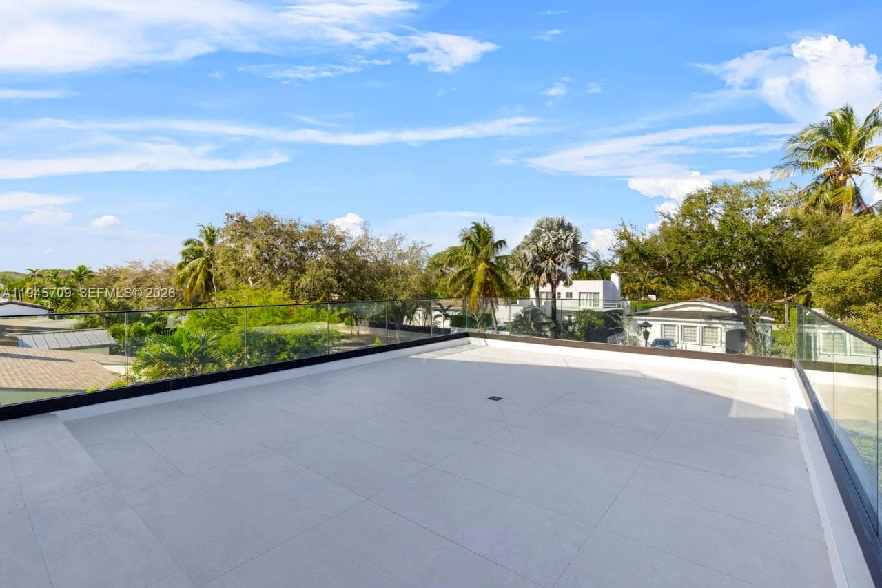 536 W 51st St, Miami Beach FL 33140 — 22