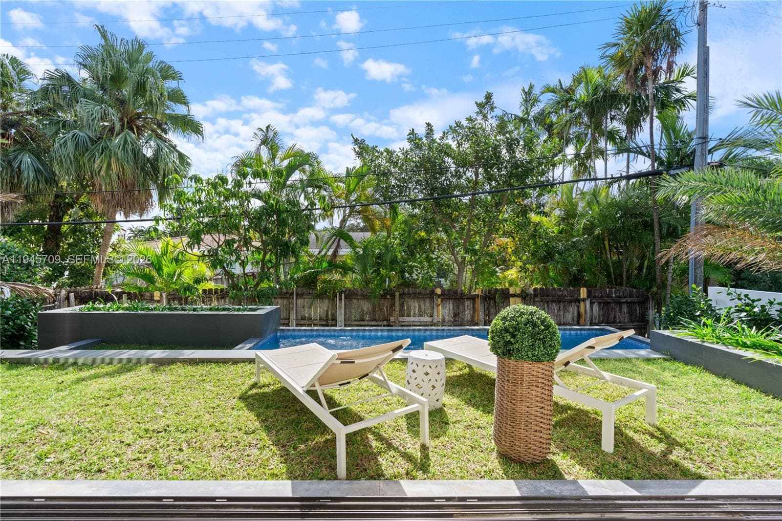 536 W 51st St, Miami Beach FL 33140 — 32
