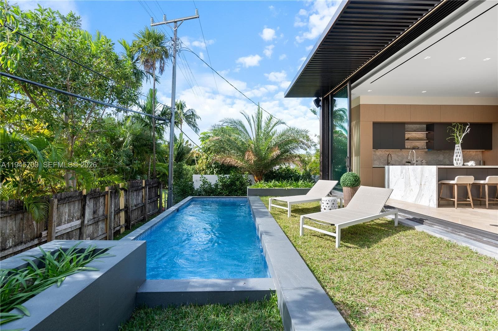 536 W 51st St, Miami Beach FL 33140 — 30