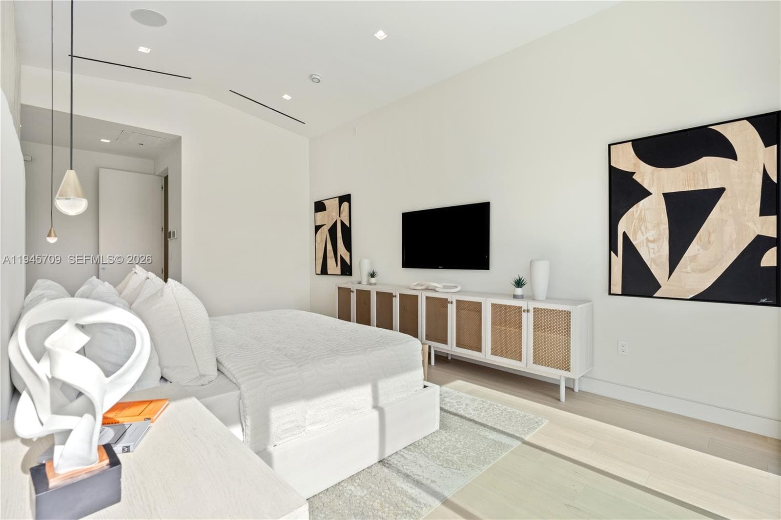 536 W 51st St, Miami Beach FL 33140 — 18