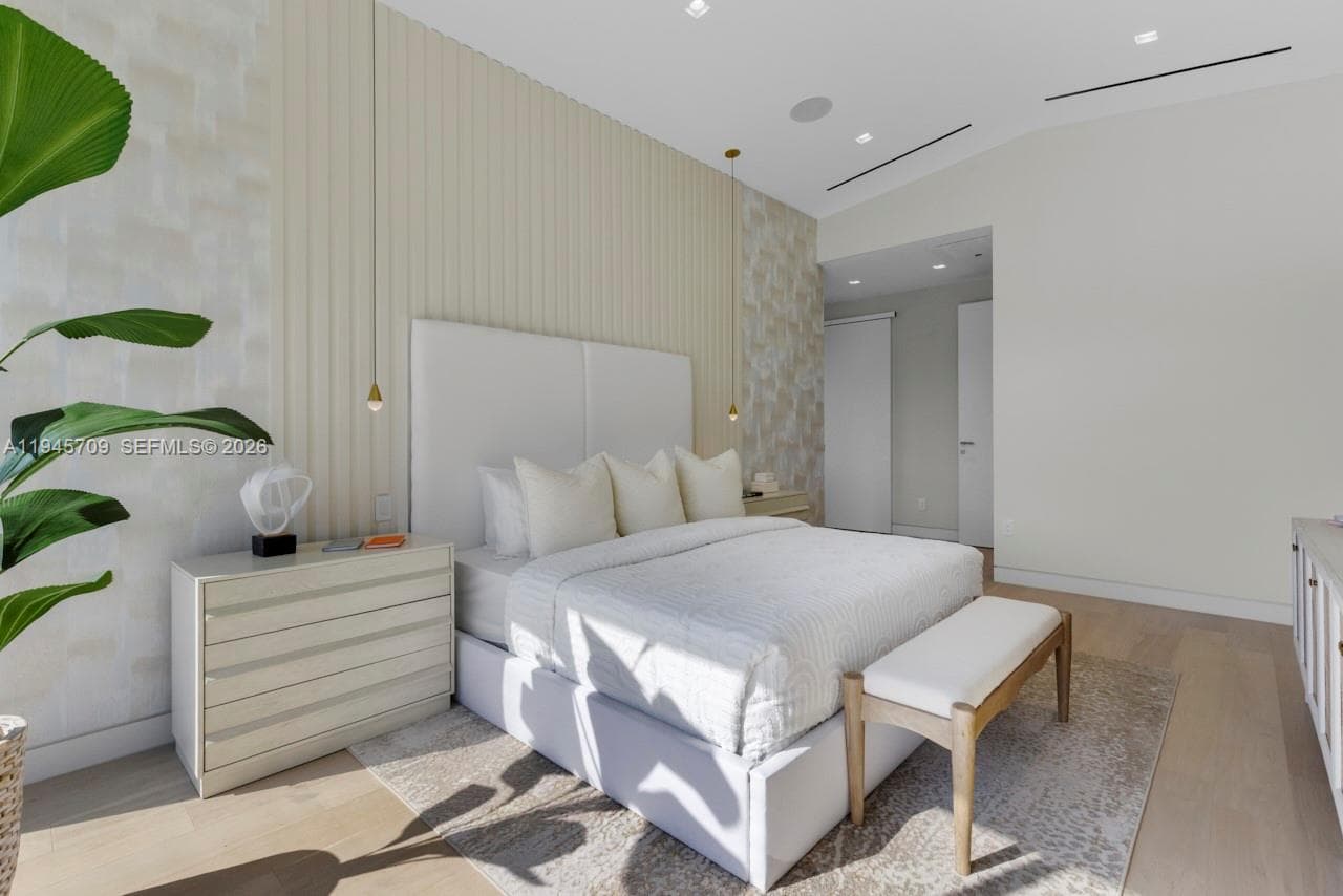 536 W 51st St, Miami Beach FL 33140 — 19